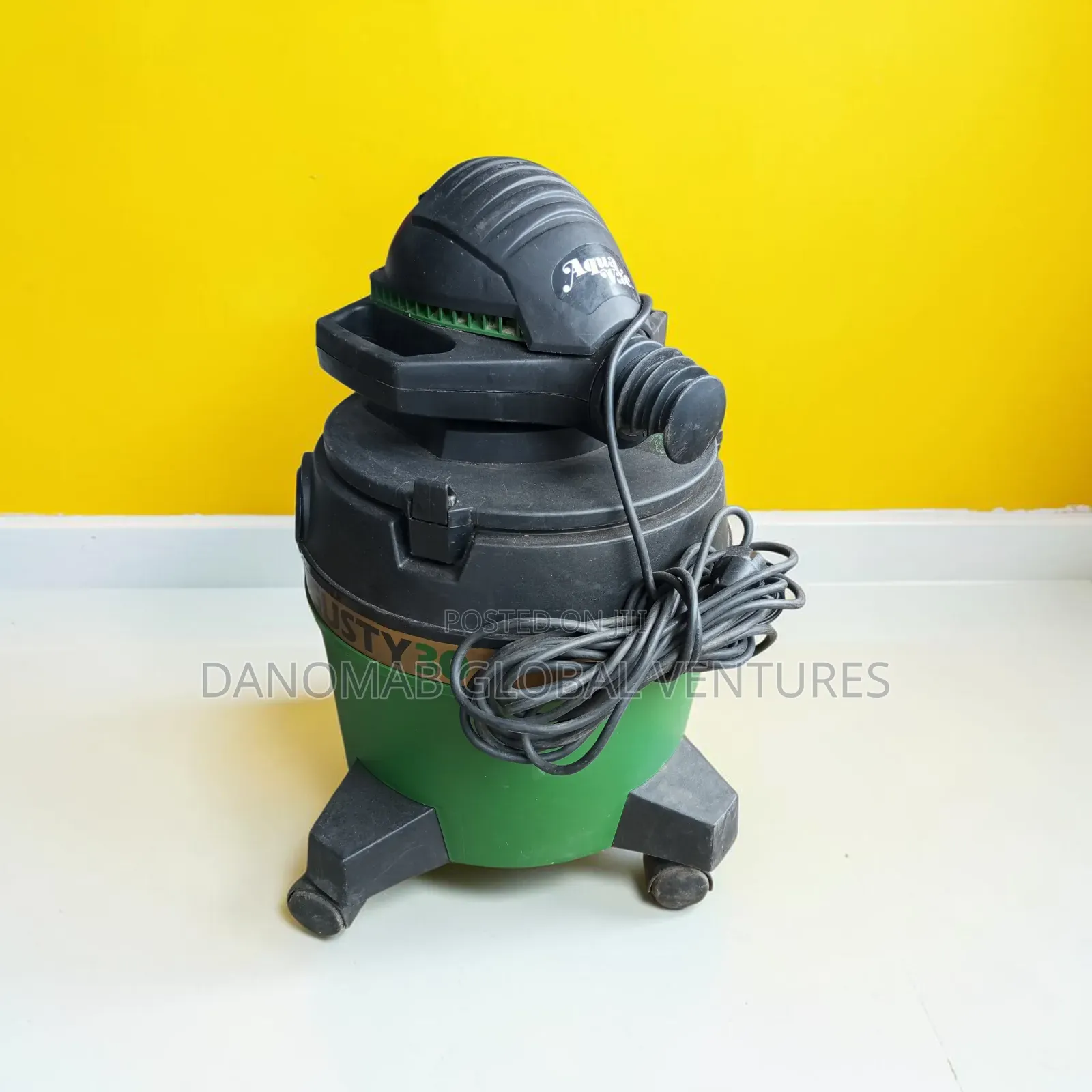 Aqua Vac Commercial Wet and Dry Vacuum Cleaner