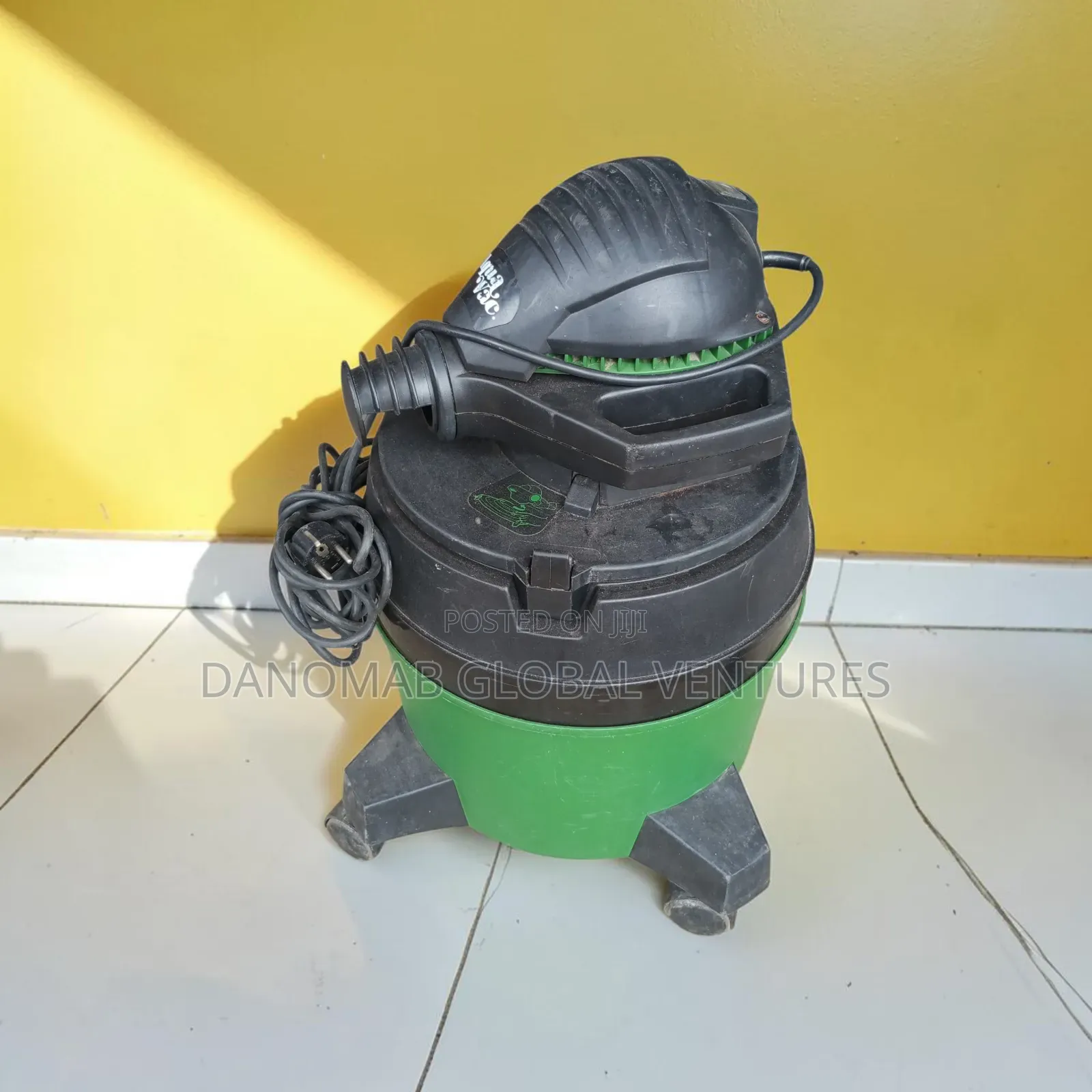 Aqua Vac Commercial Wet and Dry Vacuum Cleaner
