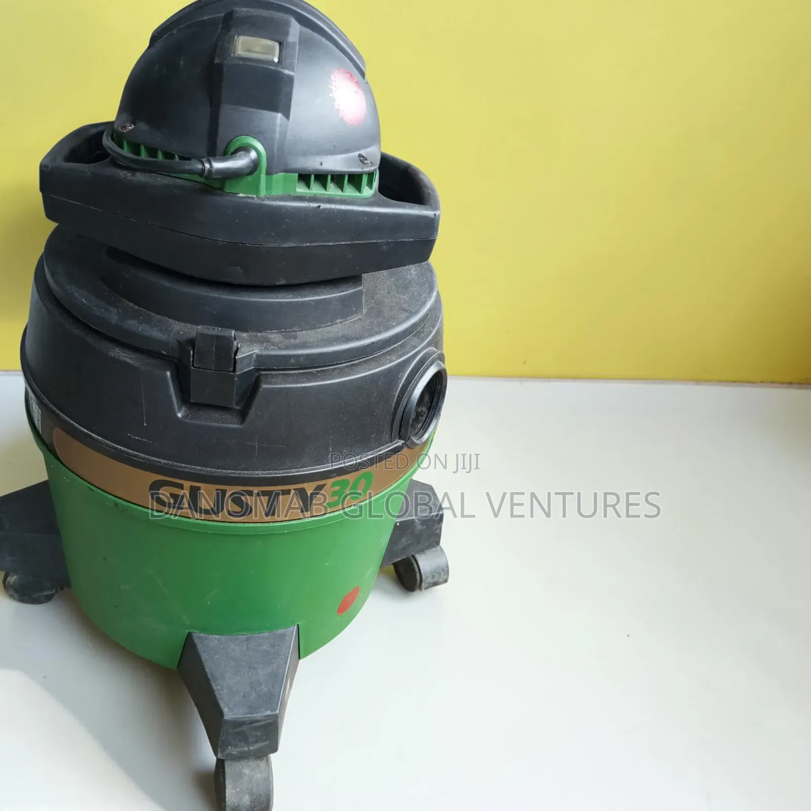 Aqua Vac Commercial Wet and Dry Vacuum Cleaner