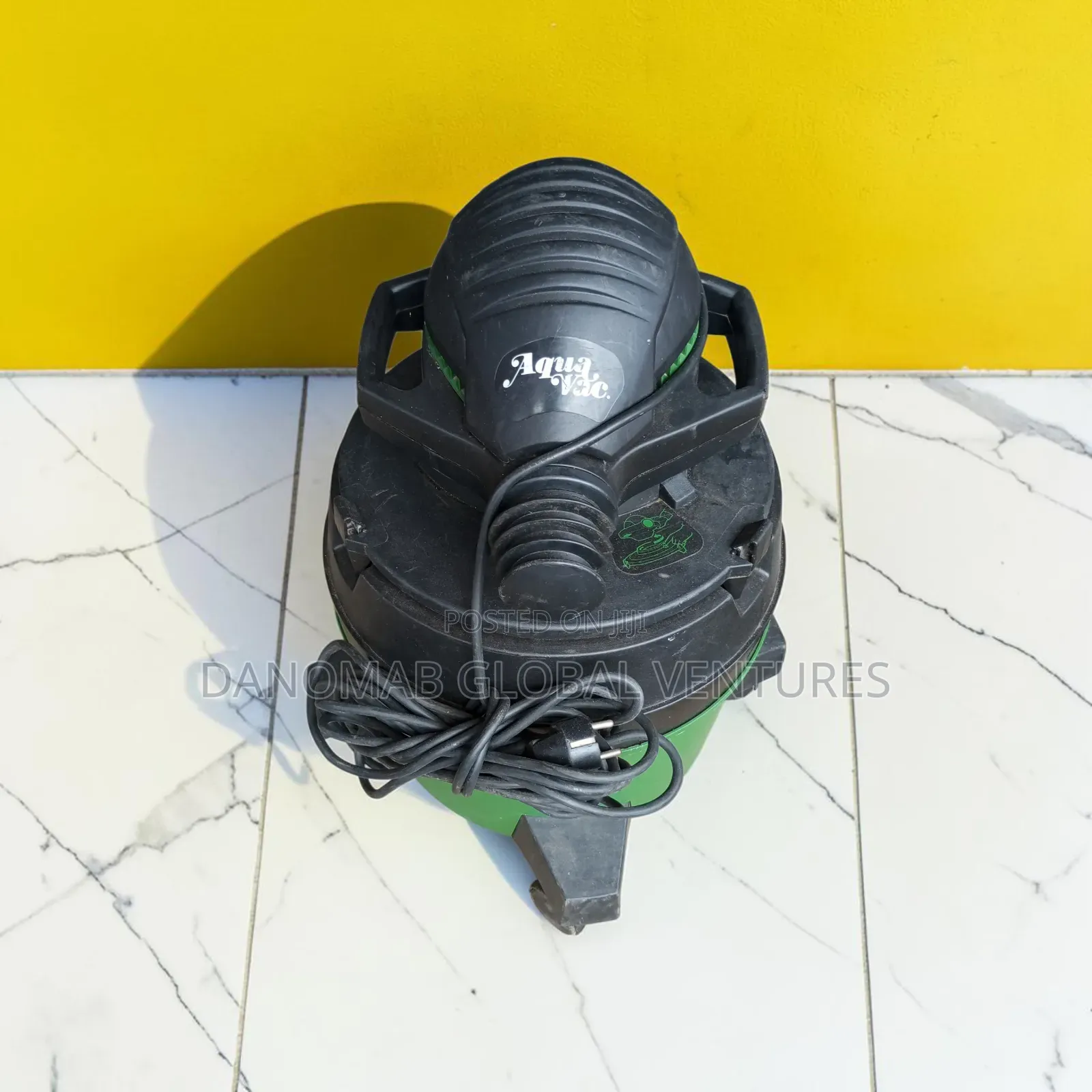 Aqua Vac Commercial Wet and Dry Vacuum Cleaner