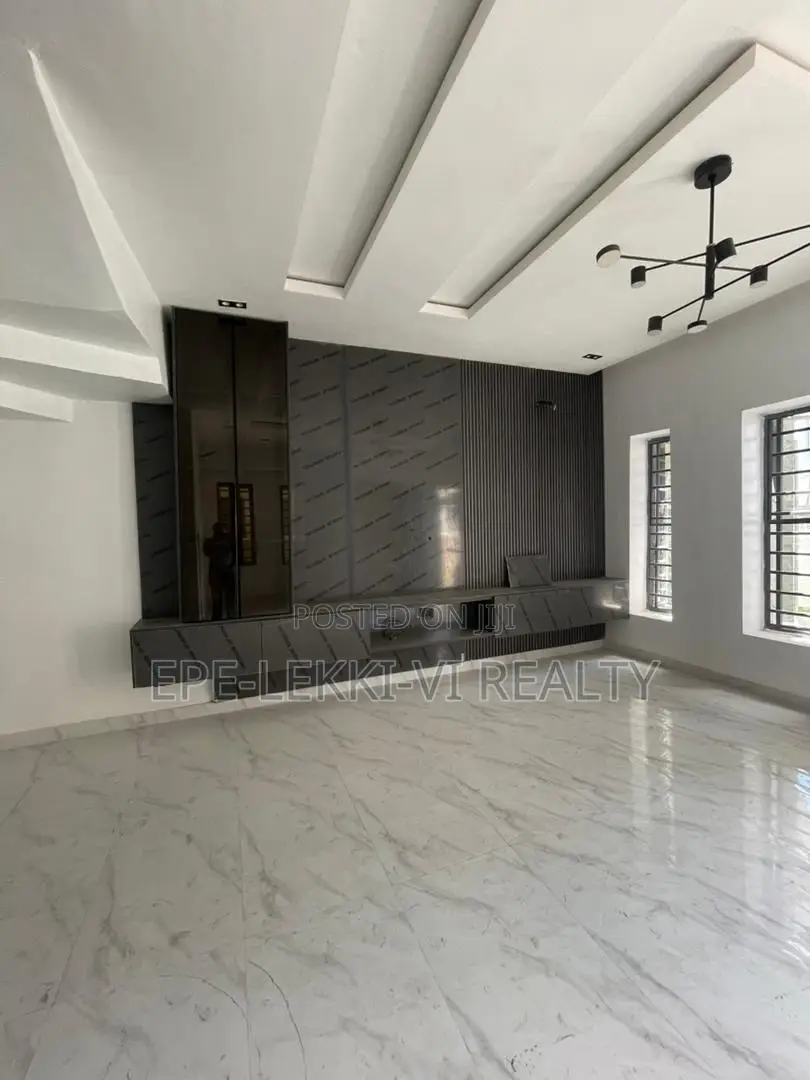 4bdrm Duplex in Lekki for rent
