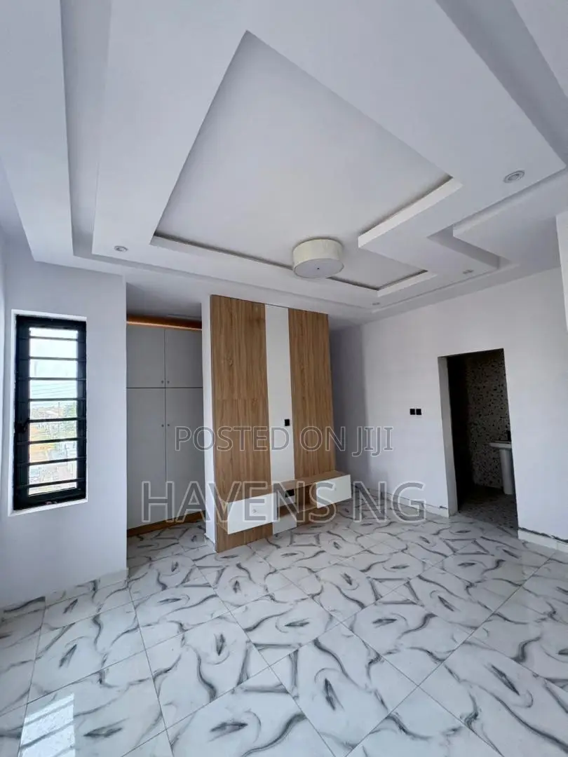 4bdrm Duplex in Akobo for sale