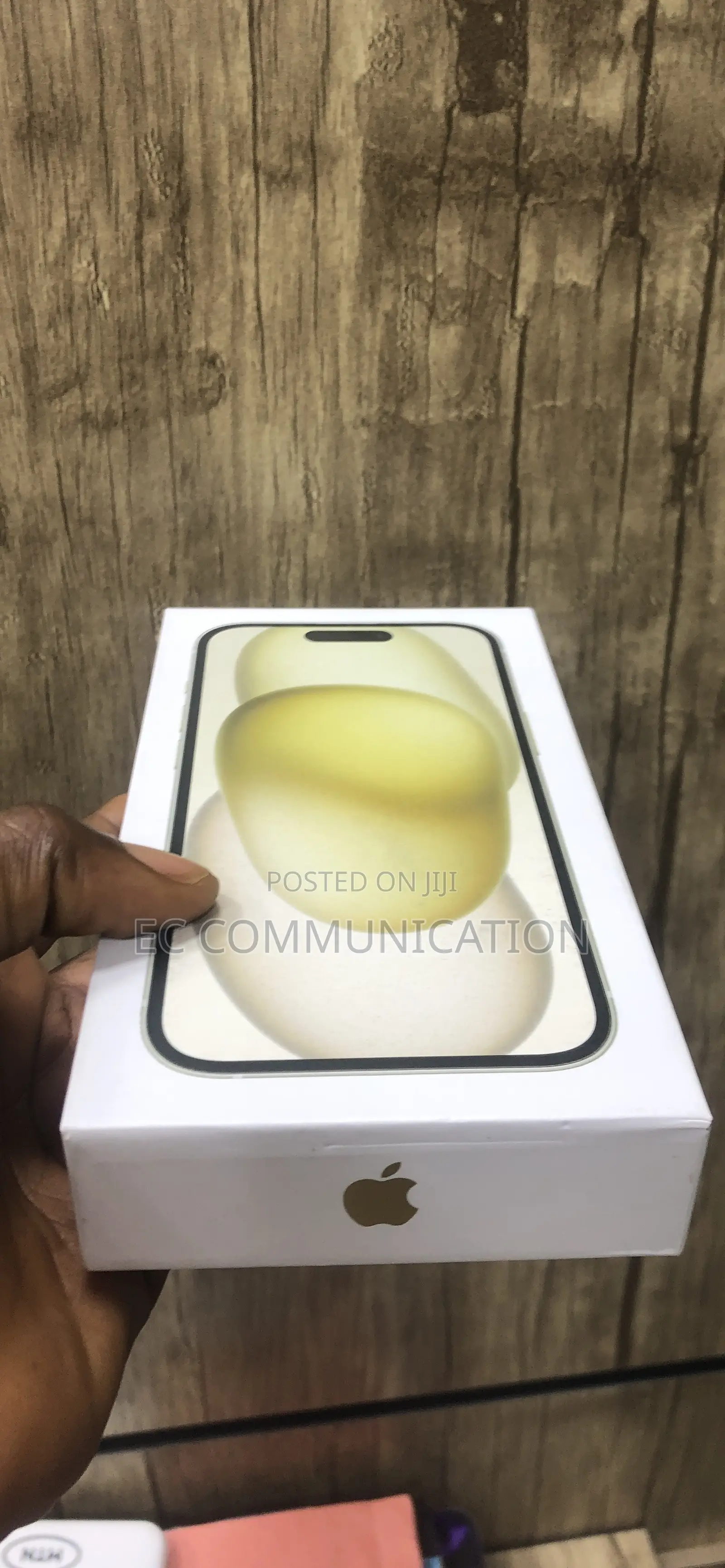 New Apple iPhone 15 256 GB Yellow