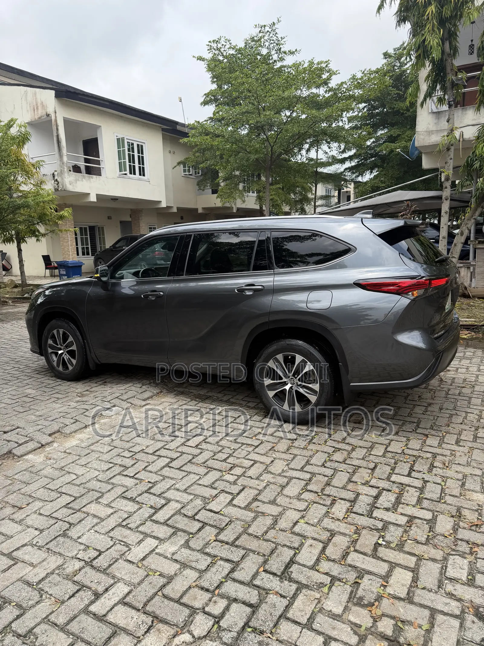 Toyota Highlander XLE 2021 Gray