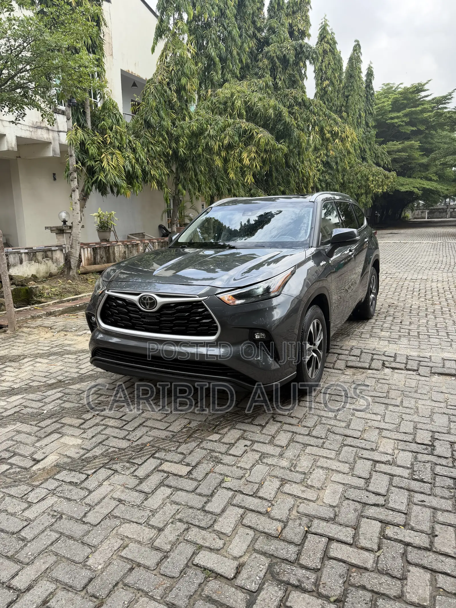 Toyota Highlander XLE 2021 Gray