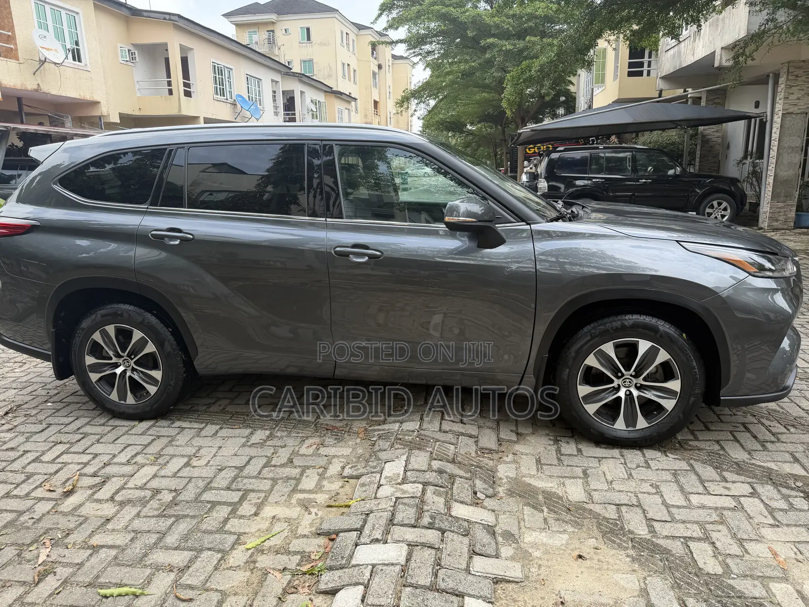 Toyota Highlander XLE 2021 Gray
