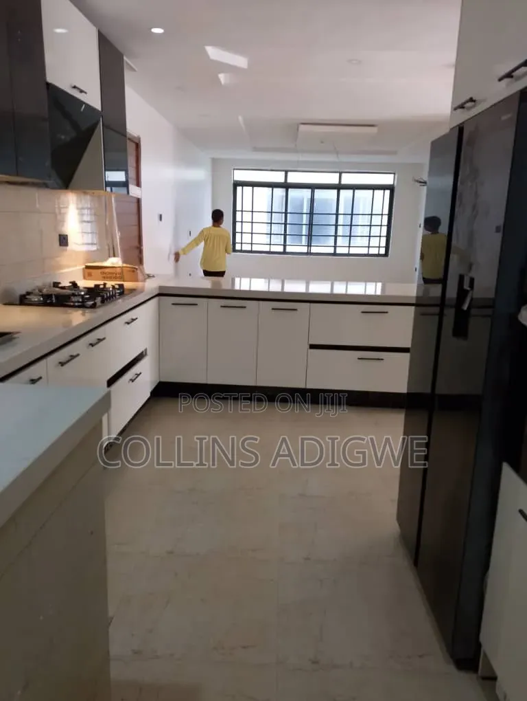 3bdrm Apartment in Vi, Adeola Odeku for sale
