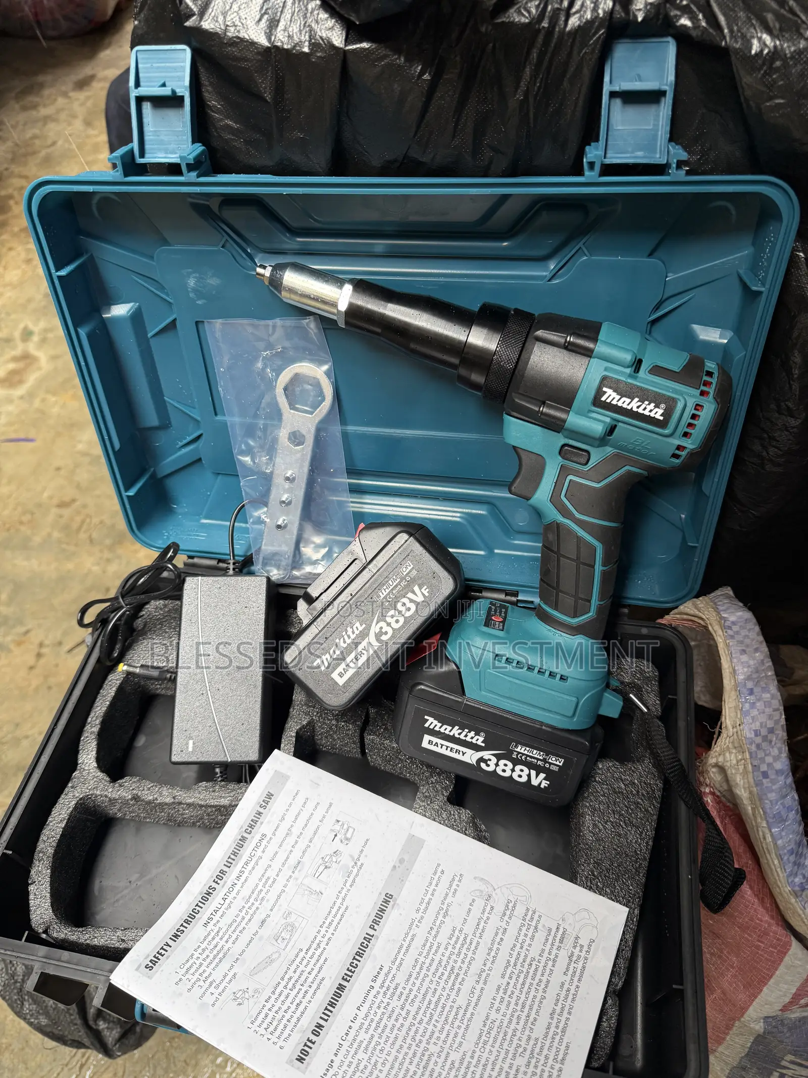 Makita Cordless Rivet Gun Machine