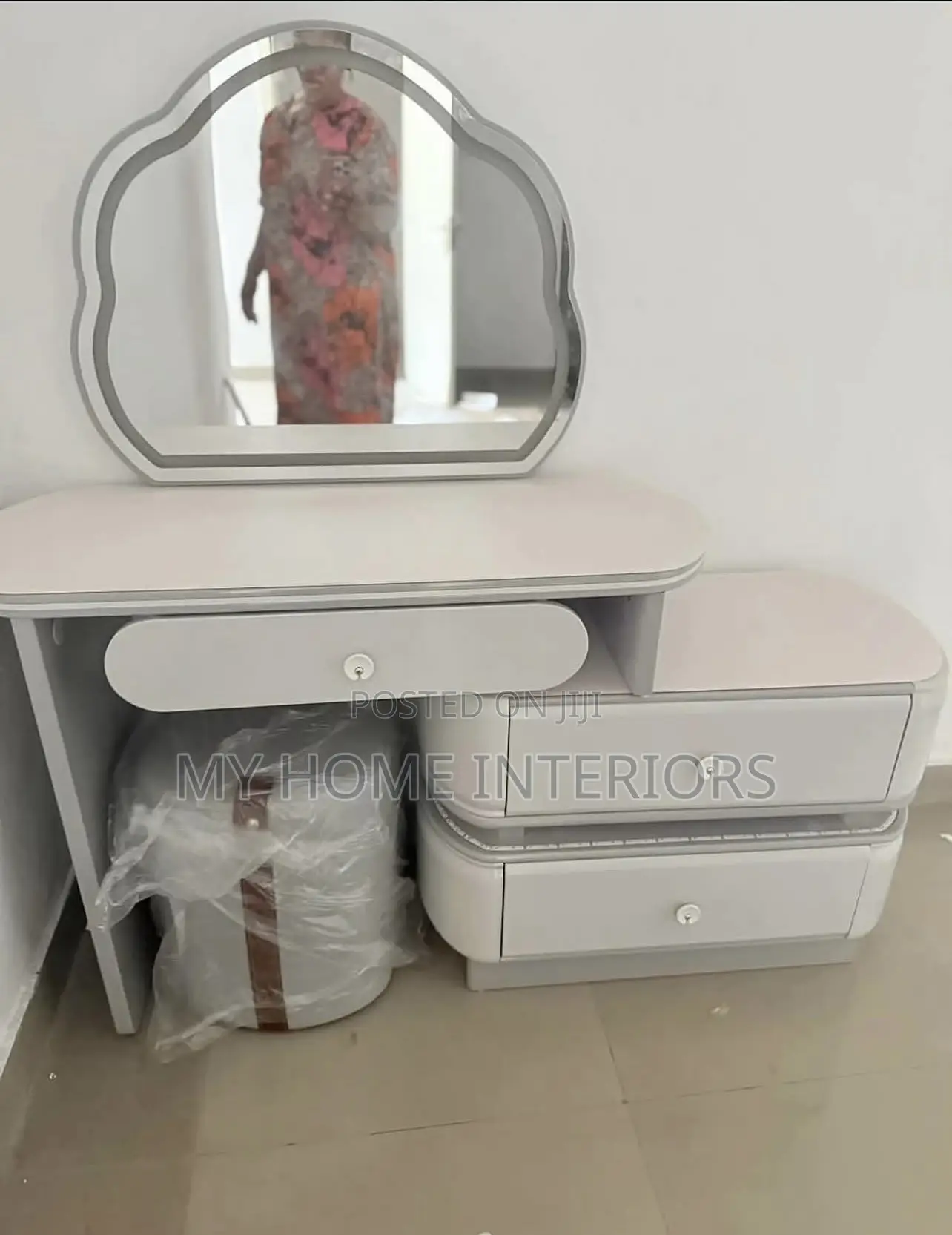 Modern New in Dresser Set