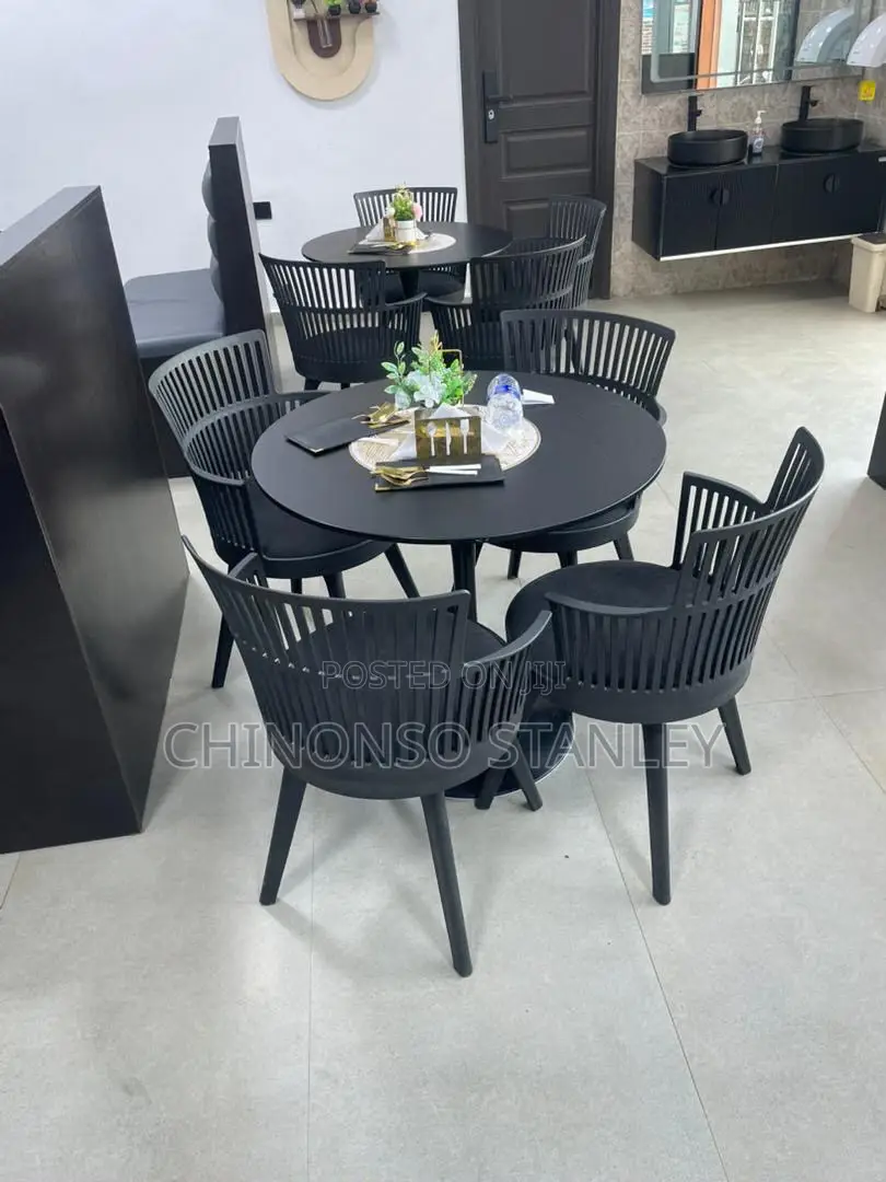 Classic Restaurant Table and 4 Chairs Lx