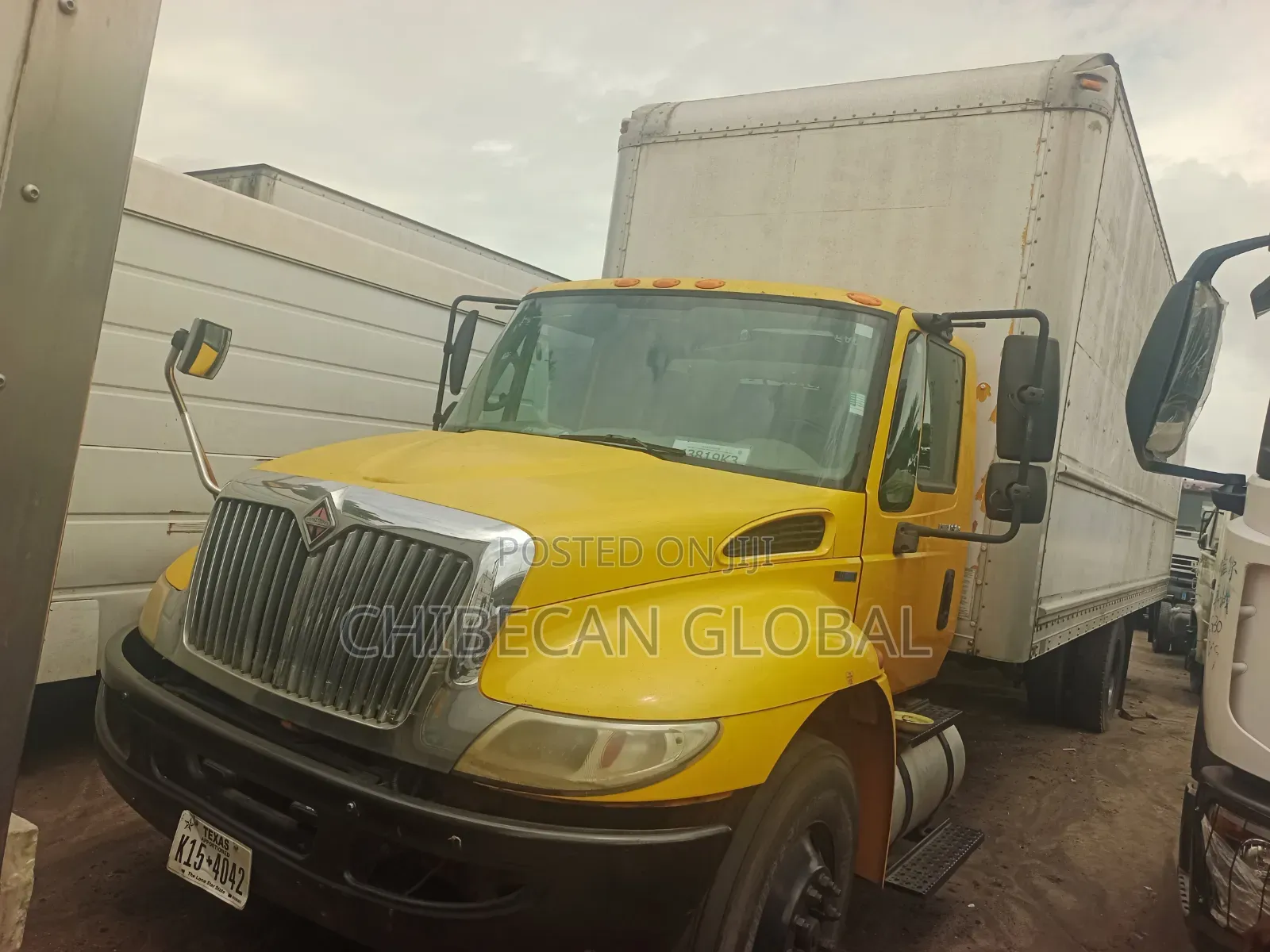 International Durastar 4300 Box Truck Automatic