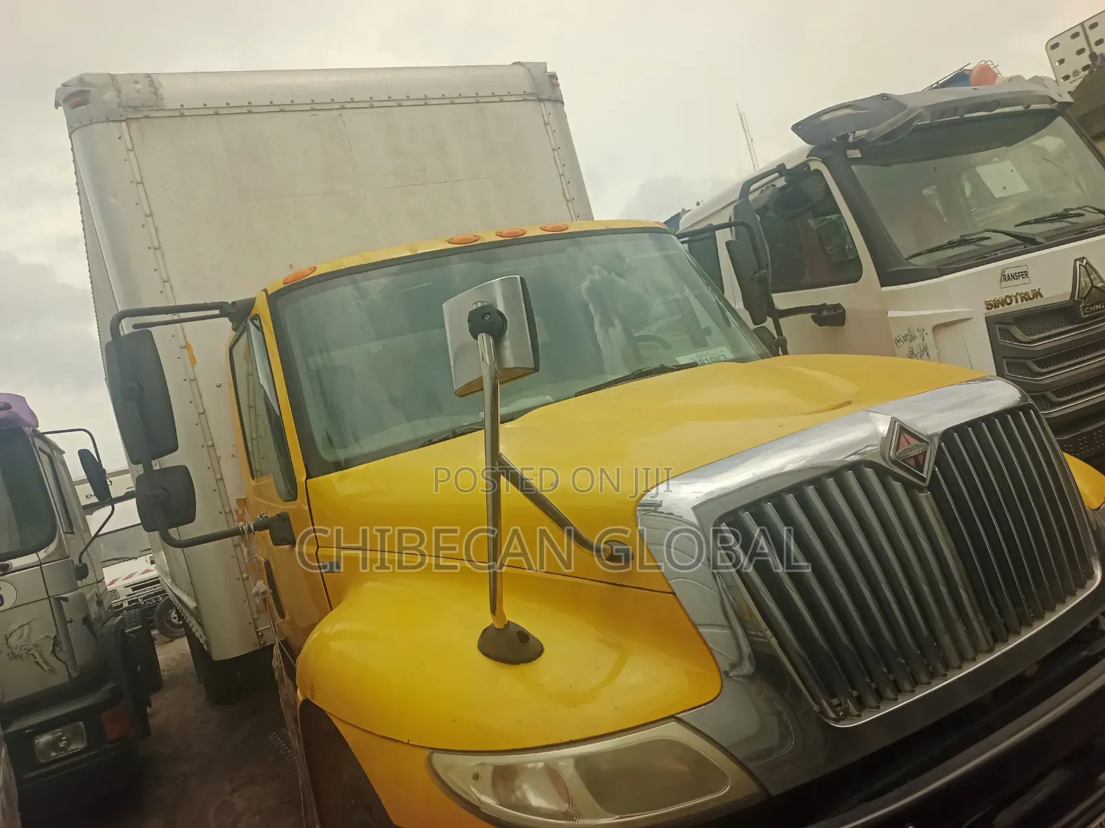 International Durastar 4300 Box Truck Automatic