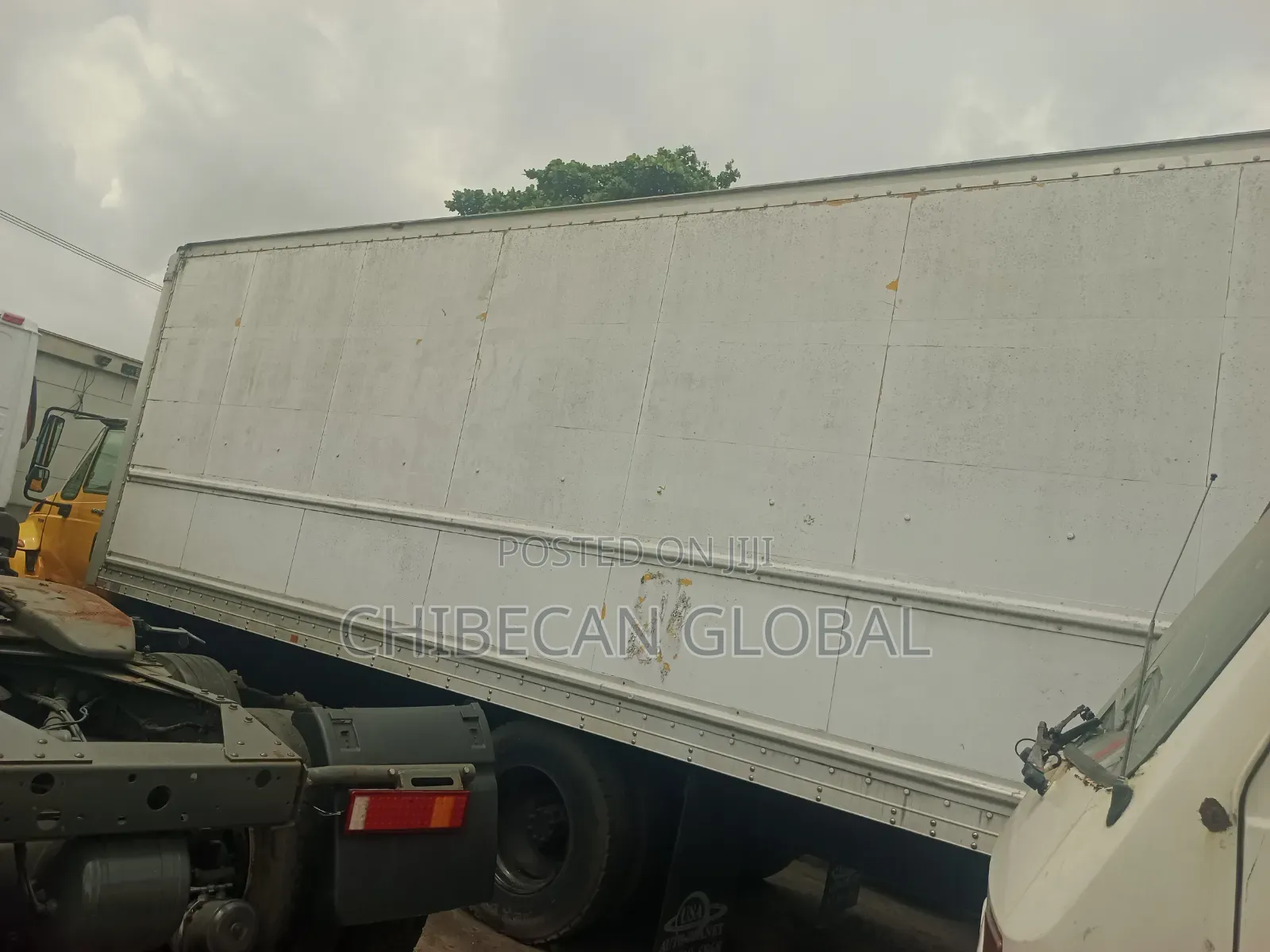 International Durastar 4300 Box Truck Automatic