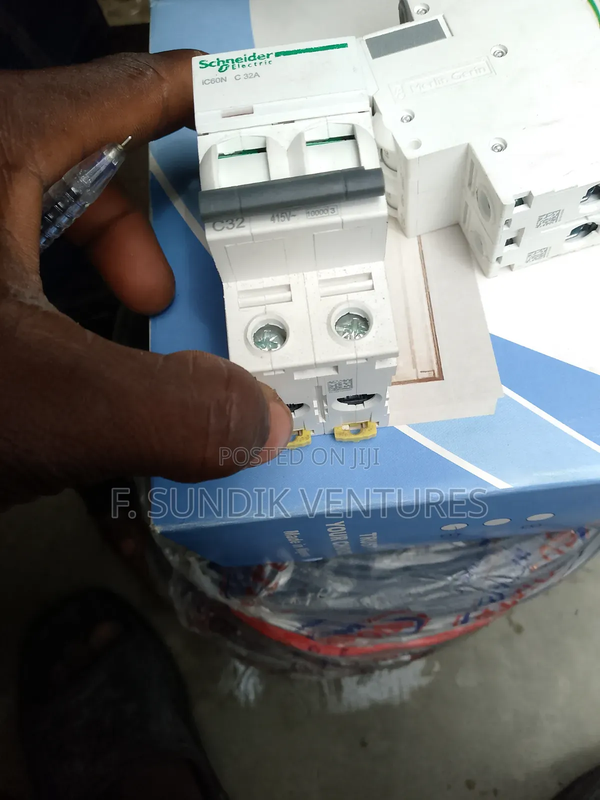 32a Circuit Breaker 2pole