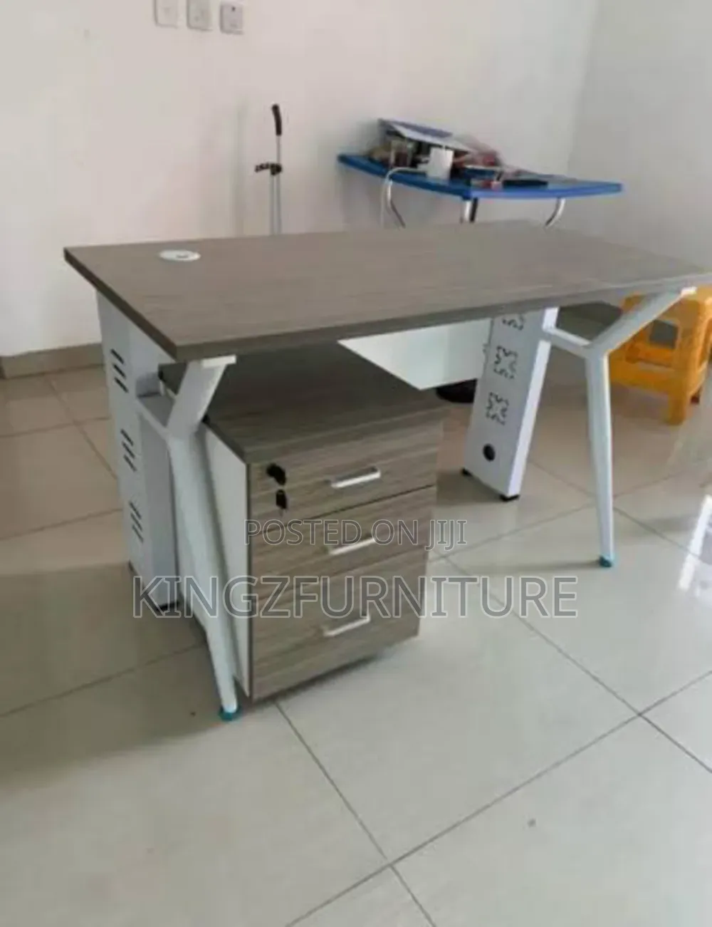 Woodgrain Top Office Desk With White Black Ergonomic Chair