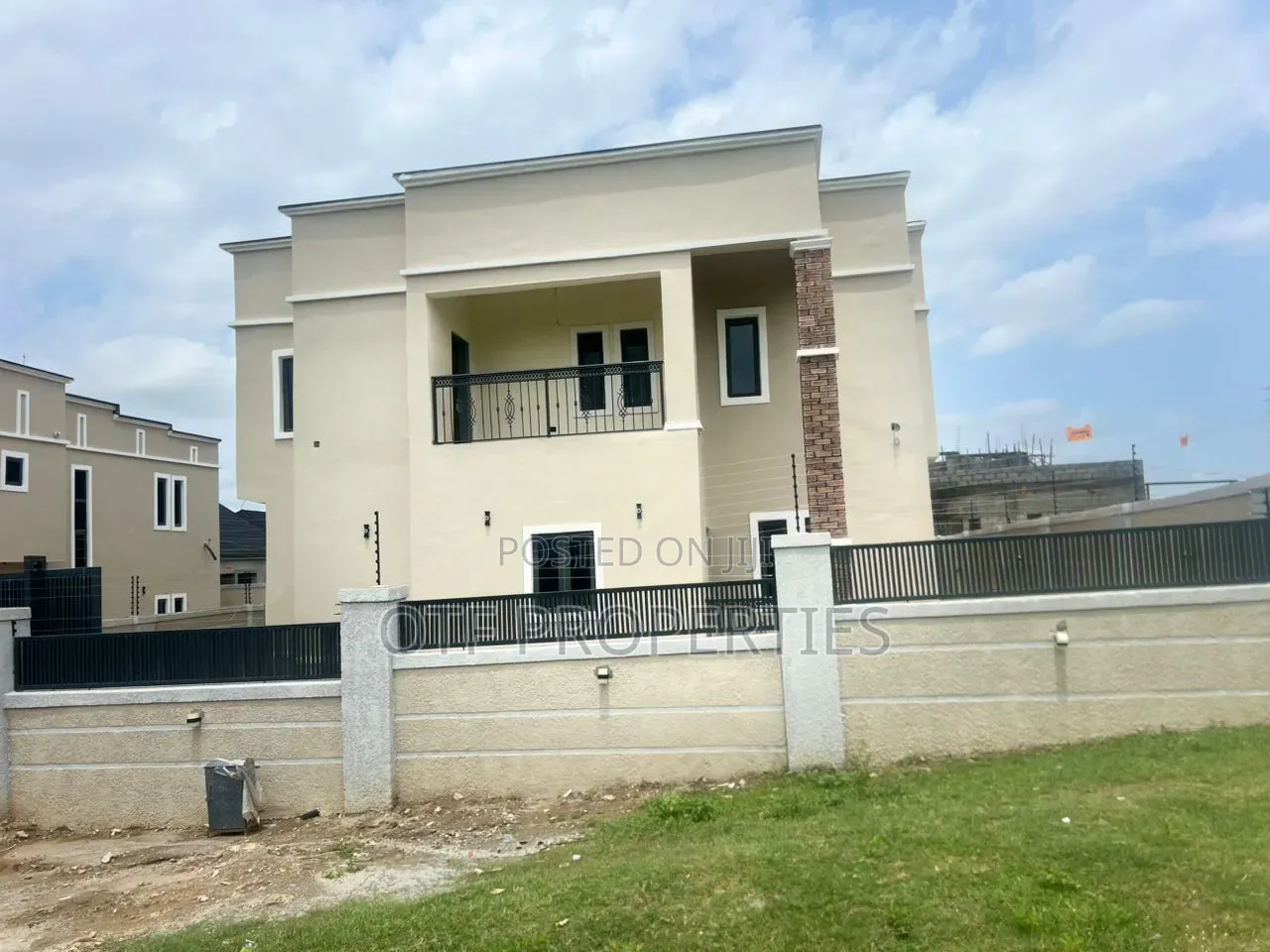 4bdrm Duplex in Jedo Estate,, FHA for rent