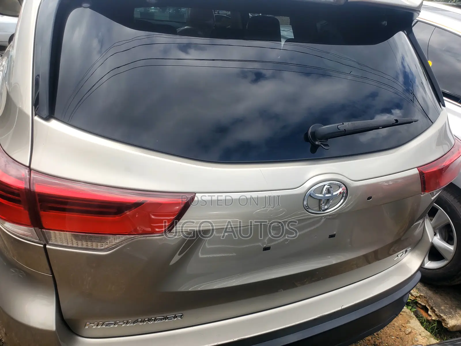 Toyota Highlander XLE V6 4x4 (3.5L 6cyl 6A) 2016 Gold