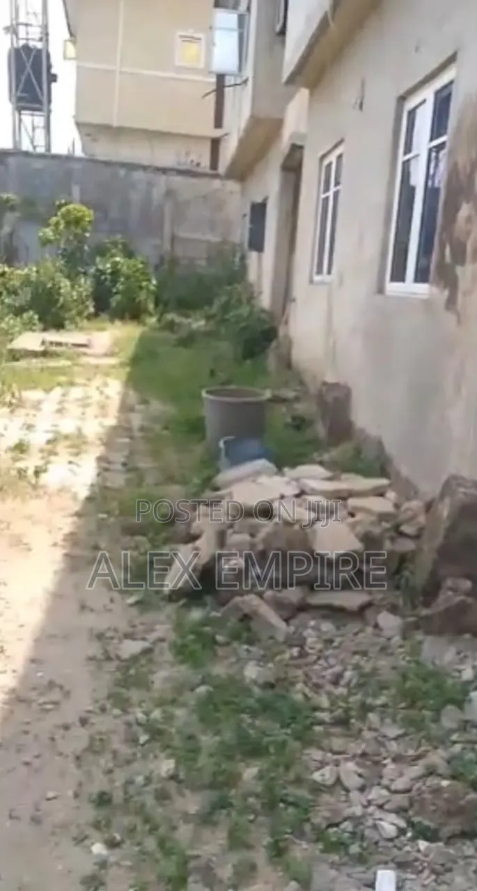 5bdrm Duplex in Lakeview, Amuwo-Odofin for sale