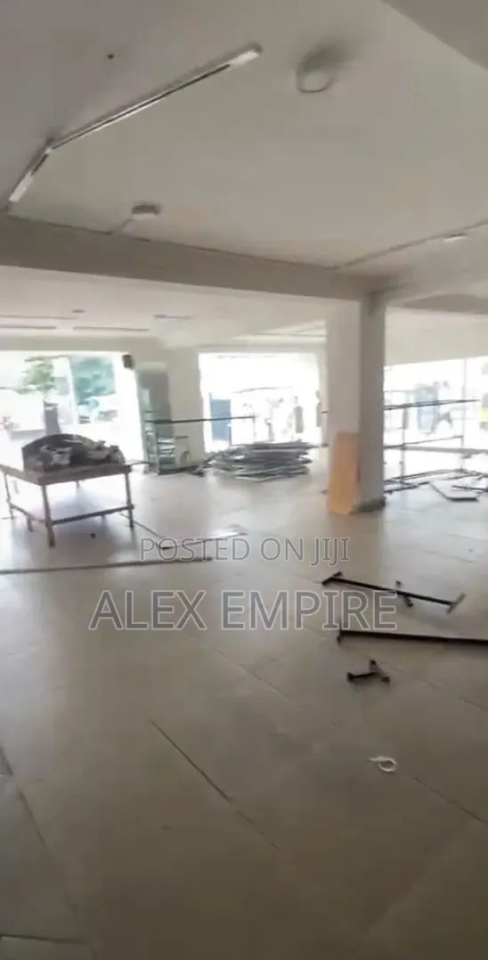 Show Room With Warehouse for Lease in Amuwo