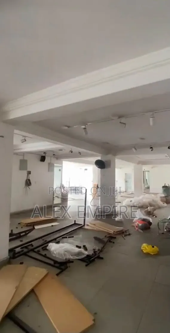 Show Room With Warehouse for Lease in Amuwo