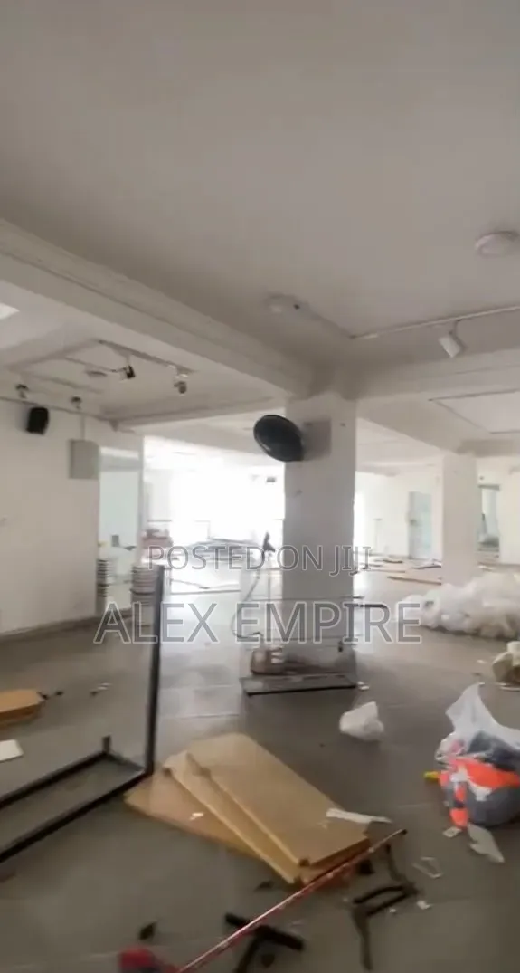 Show Room With Warehouse for Lease in Amuwo