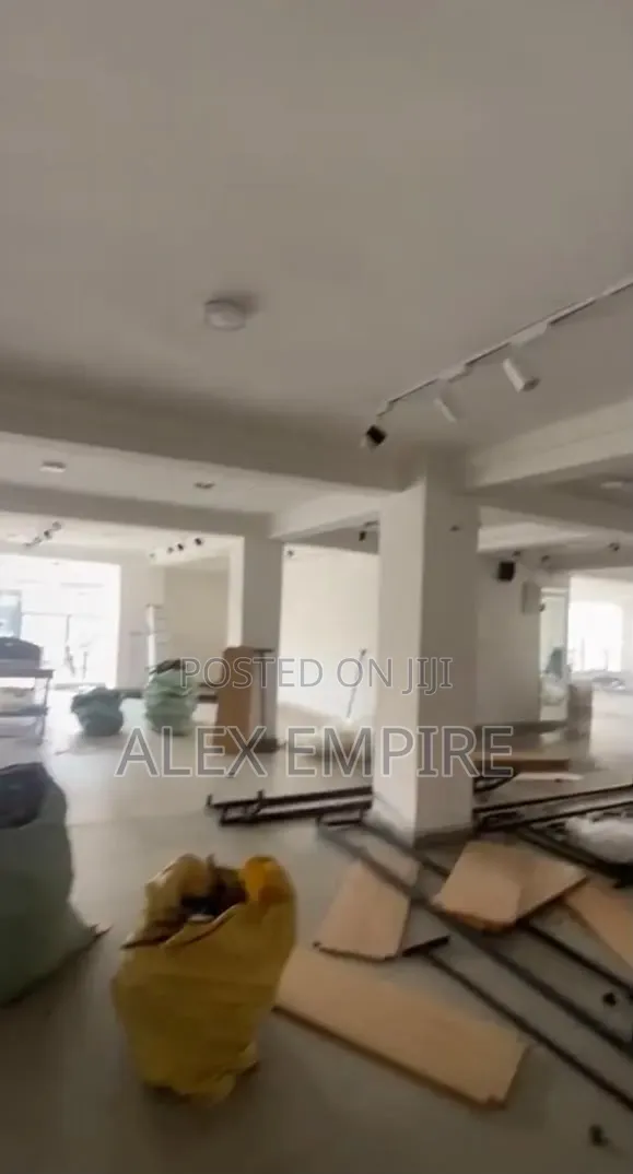 Show Room With Warehouse for Lease in Amuwo