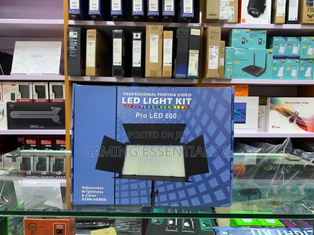 Led 600 Professional Video Light Kit With Stand