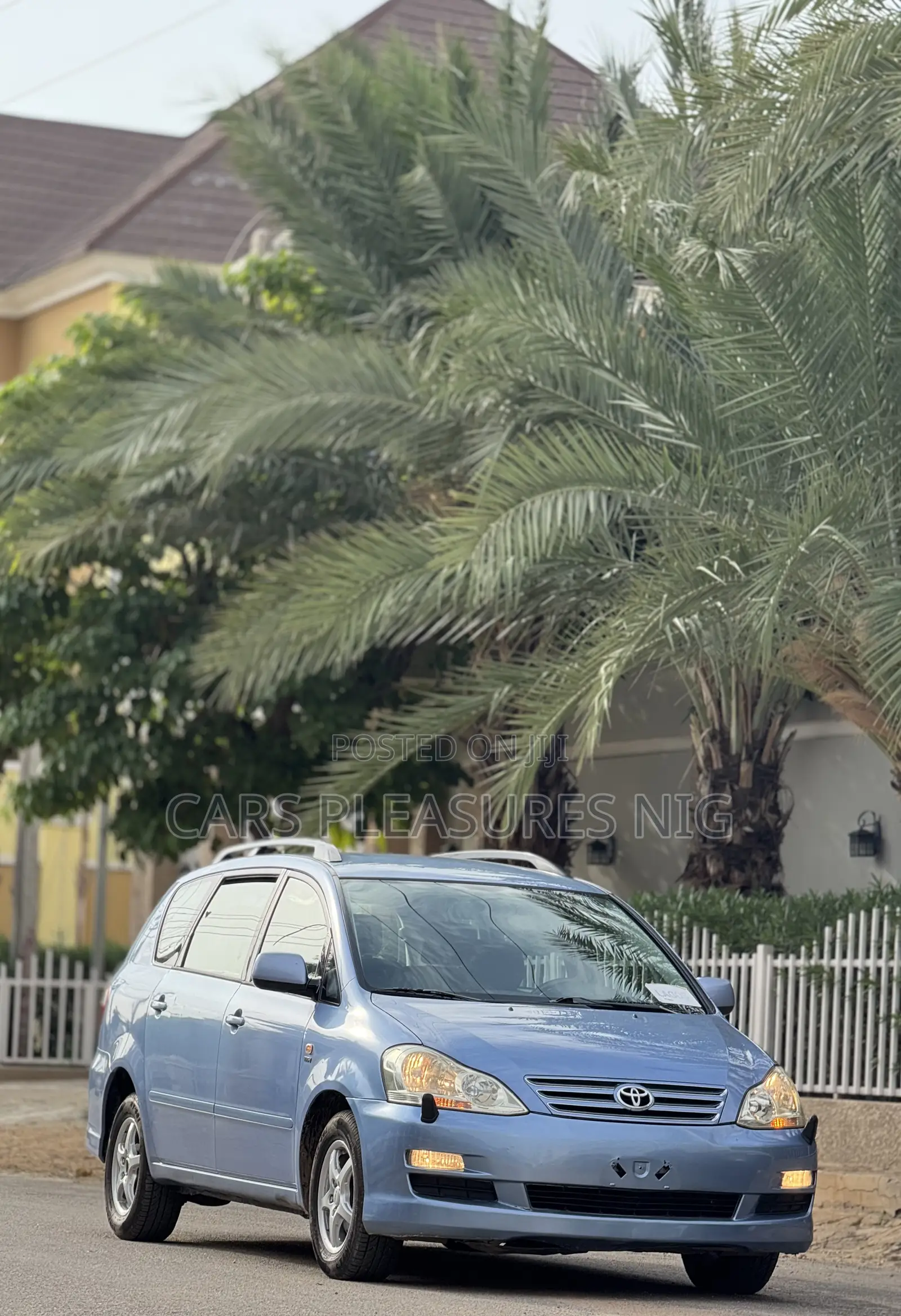 Toyota Avensis Verso 2.0 Petrol 2005 Blue
