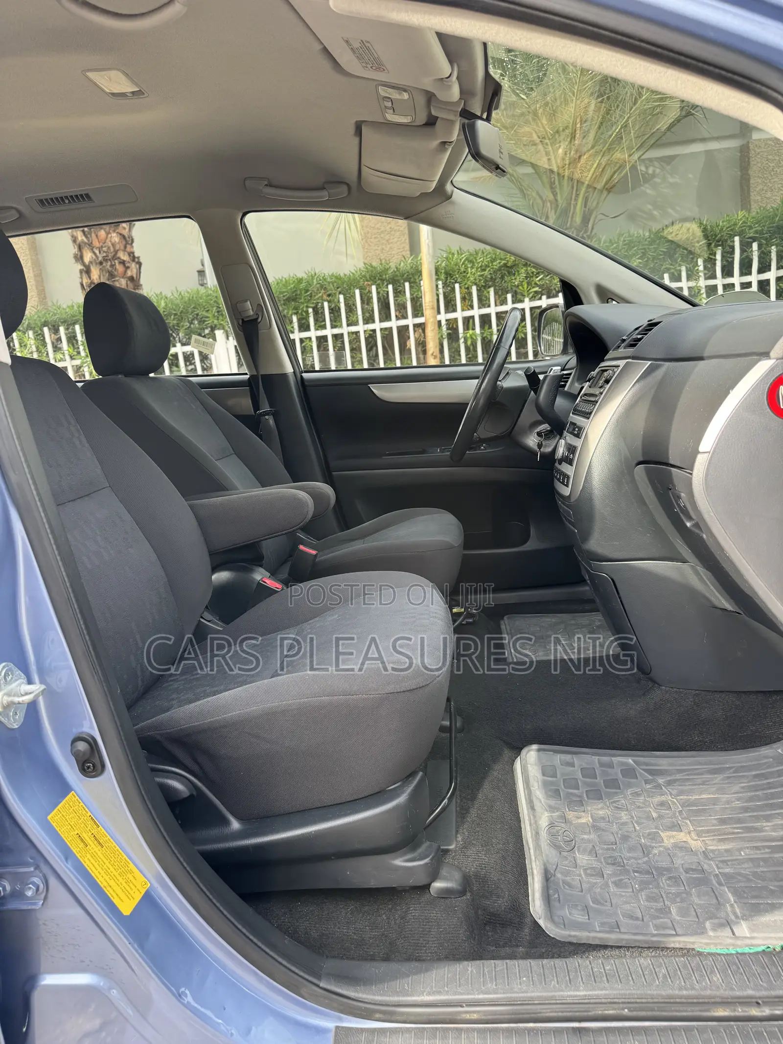 Toyota Avensis Verso 2.0 Petrol 2005 Blue