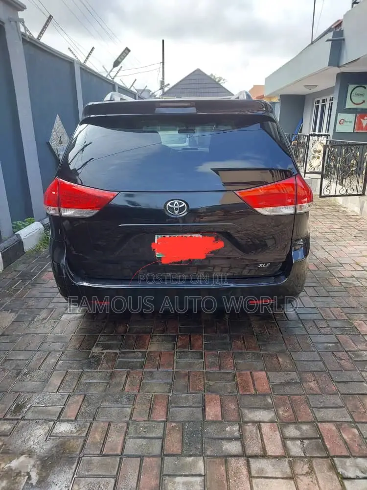 Toyota Sienna XLE 7 Passenger 2012 Gray