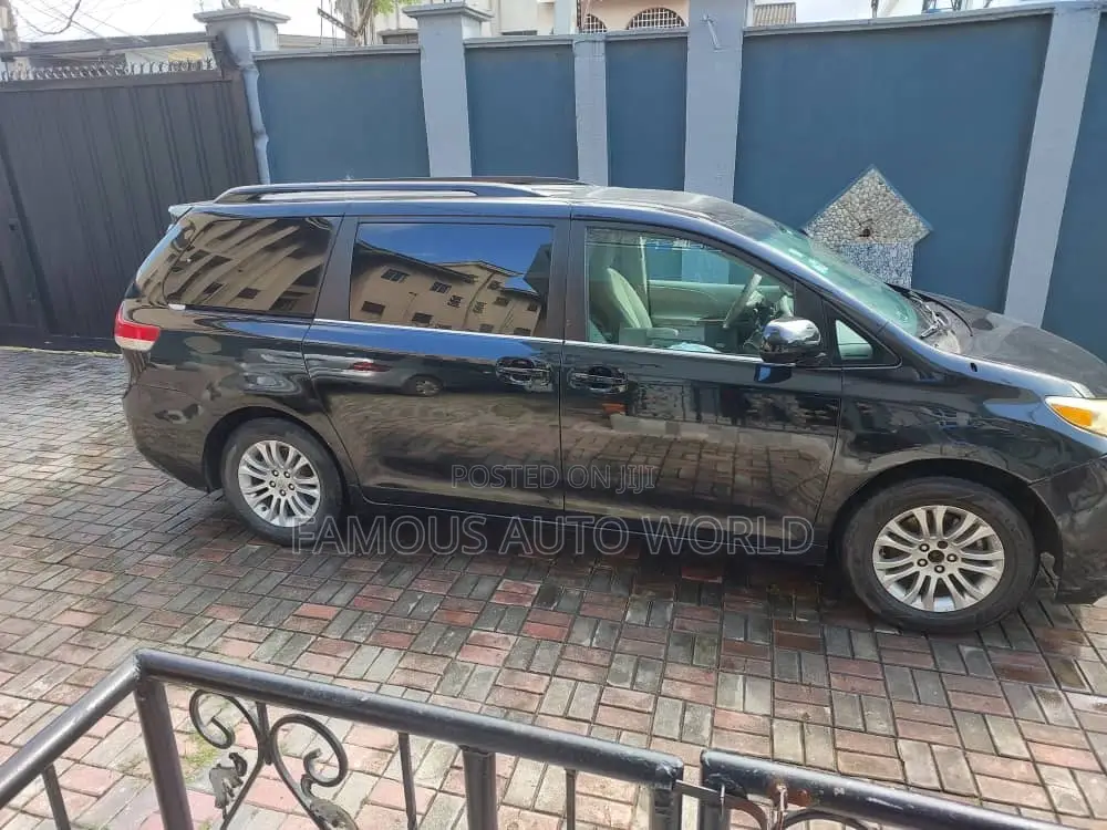 Toyota Sienna XLE 7 Passenger 2012 Gray