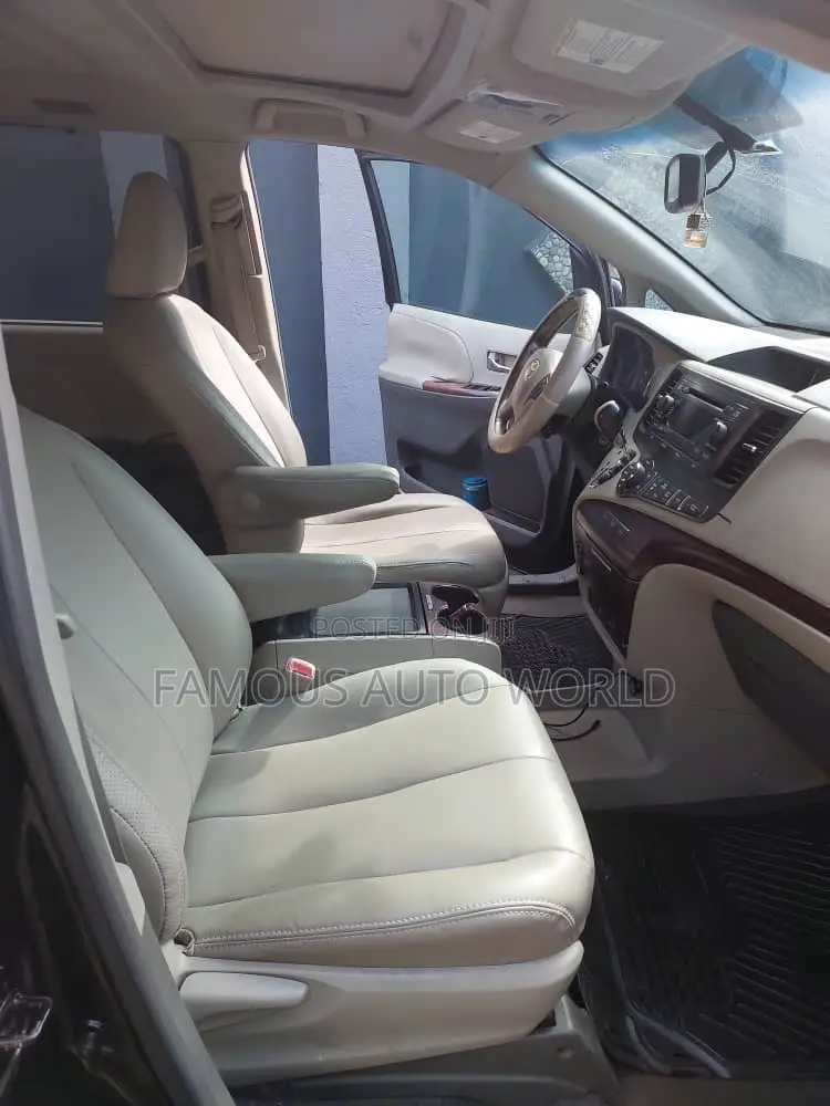 Toyota Sienna XLE 7 Passenger 2012 Gray