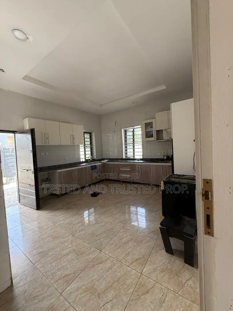 Mini Flat in Opposite Chevron, Ikota for rent