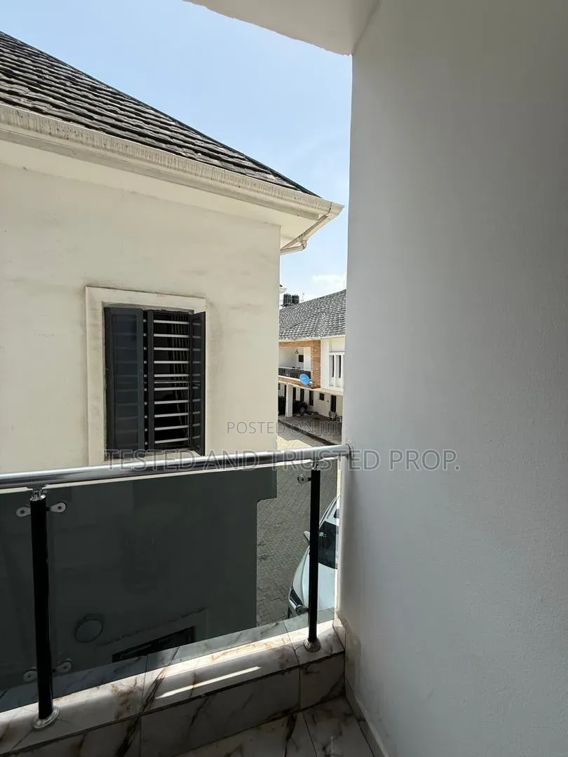 Mini Flat in Opposite Chevron, Ikota for rent