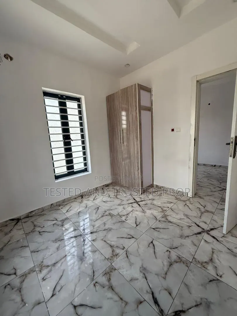 Mini Flat in Opposite Chevron, Ikota for rent