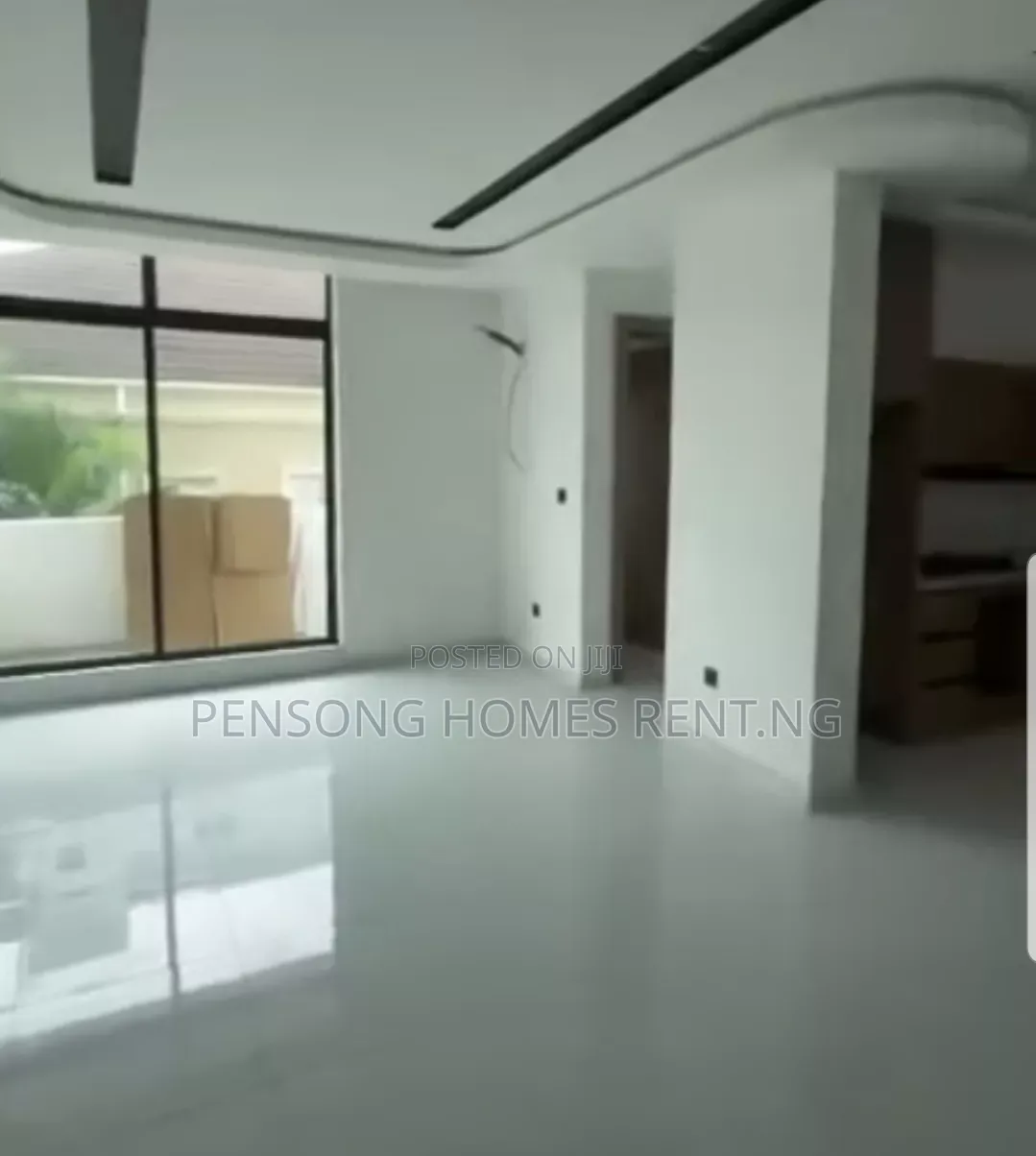 2bdrm Apartment in Lekki Phase 1 for rent