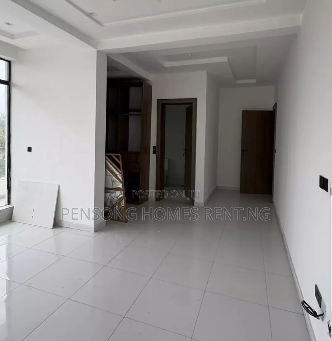 2bdrm Apartment in Lekki Phase 1 for rent