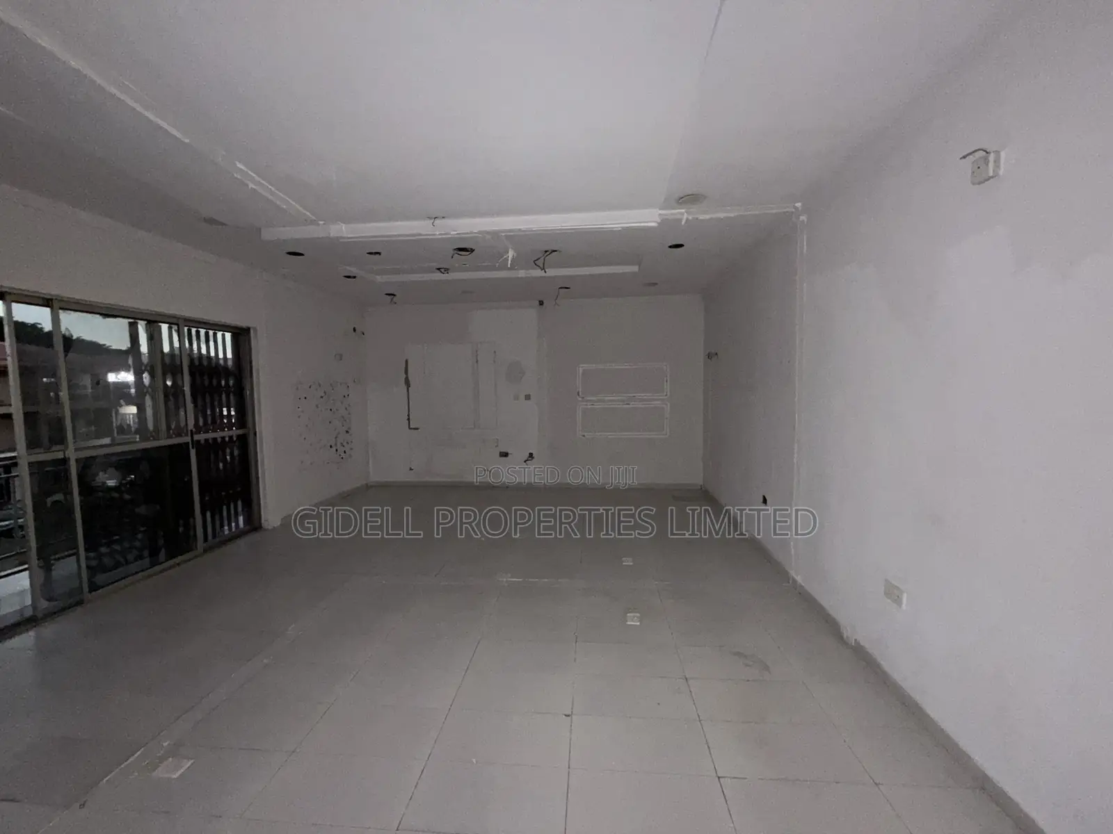 Office / Shop Space on the Second Floor in a Strategic Location