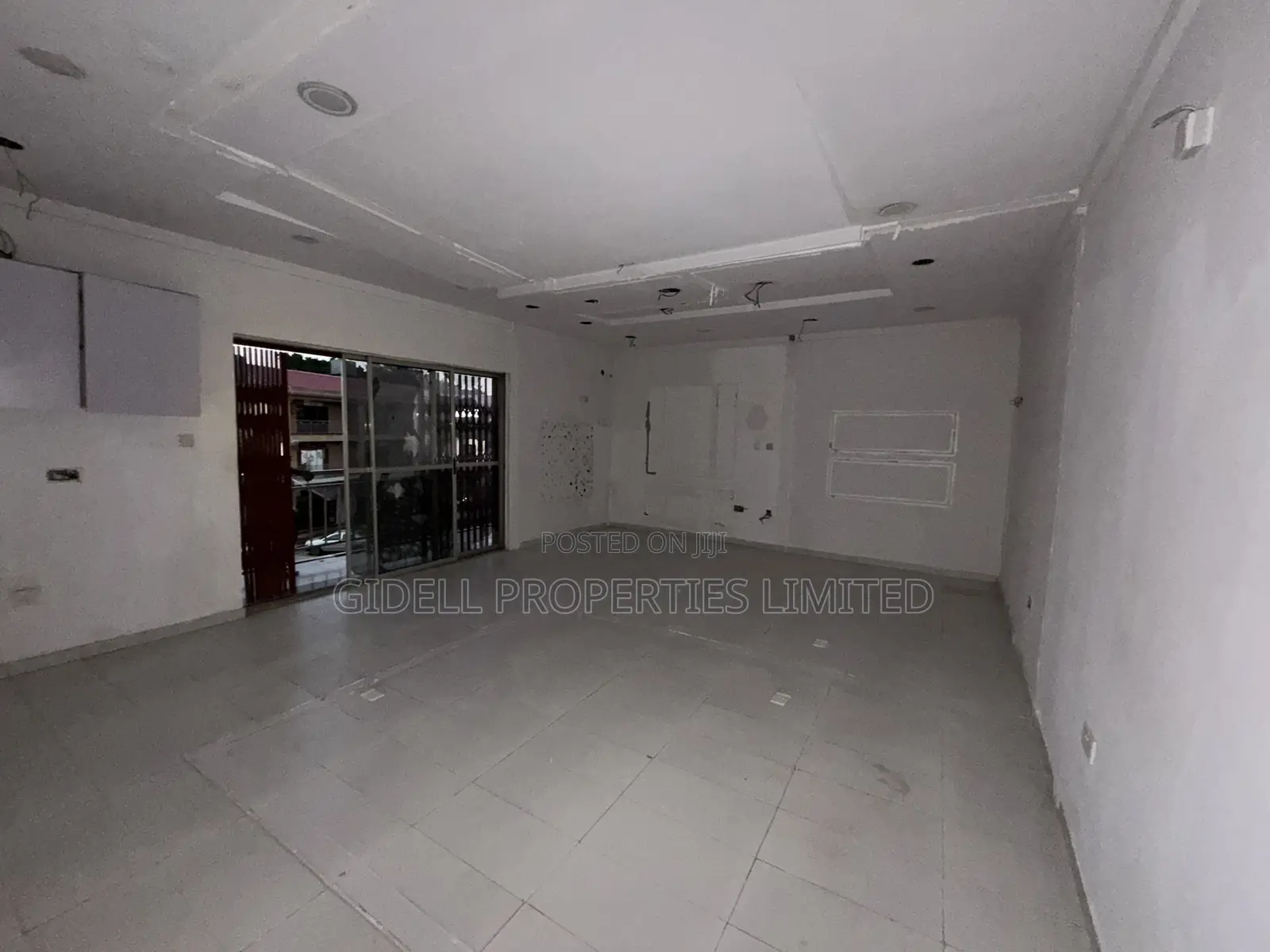 Office / Shop Space on the Second Floor in a Strategic Location