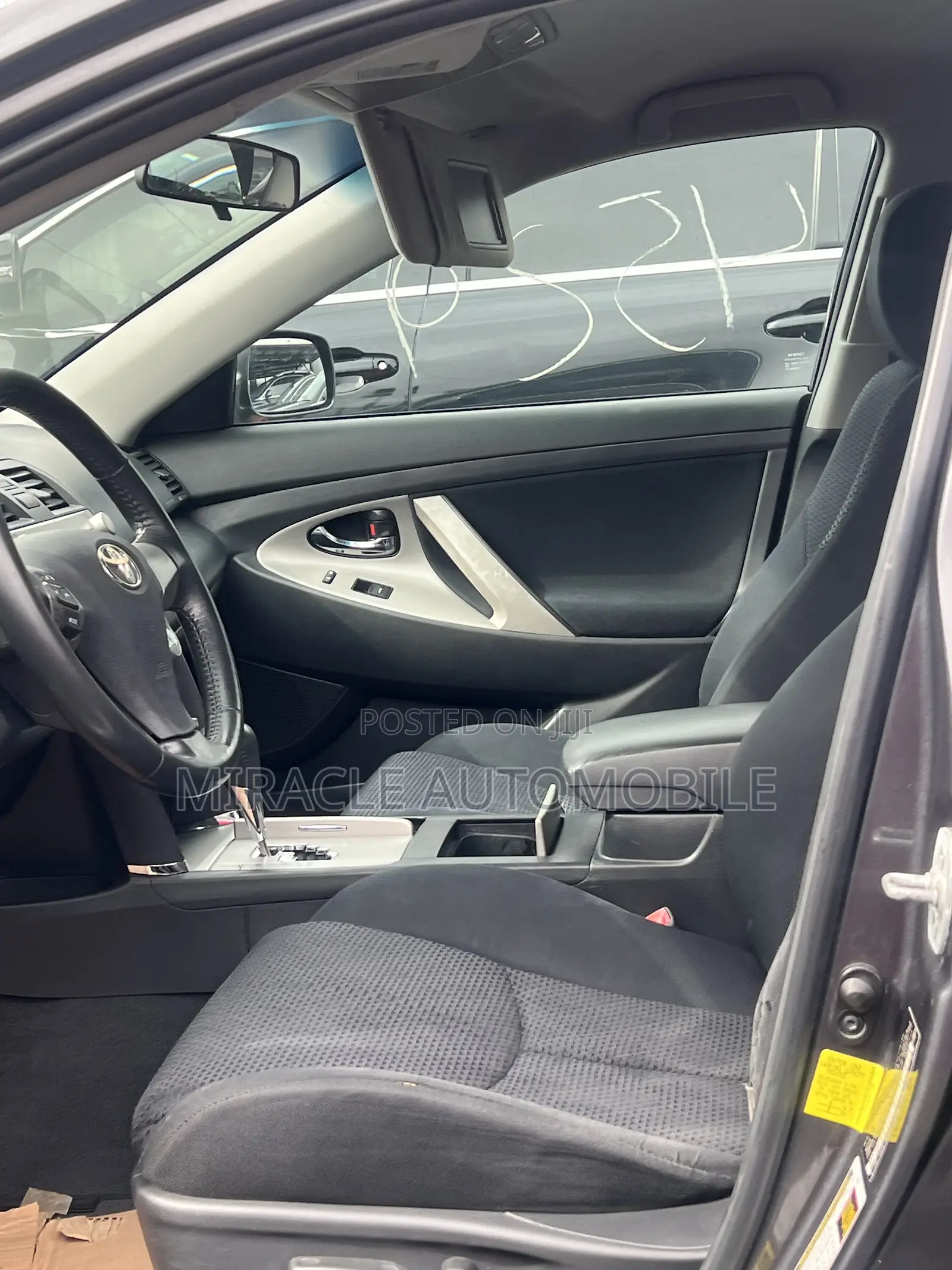 Toyota Camry SE 4dr Sedan (2.5L 4cyl 6A) 2011 Gray