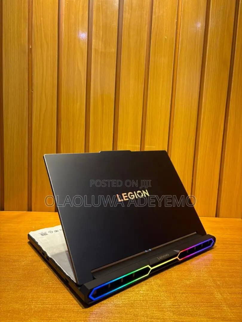 Laptop Lenovo Legion Pro 7 32GB Intel Core Ultra 9 SSD 1T