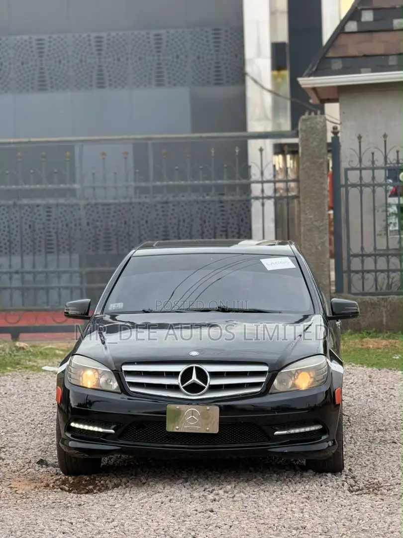Mercedes-Benz C300 2011 Black