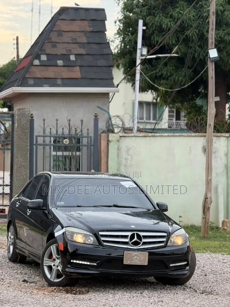 Mercedes-Benz C300 2011 Black