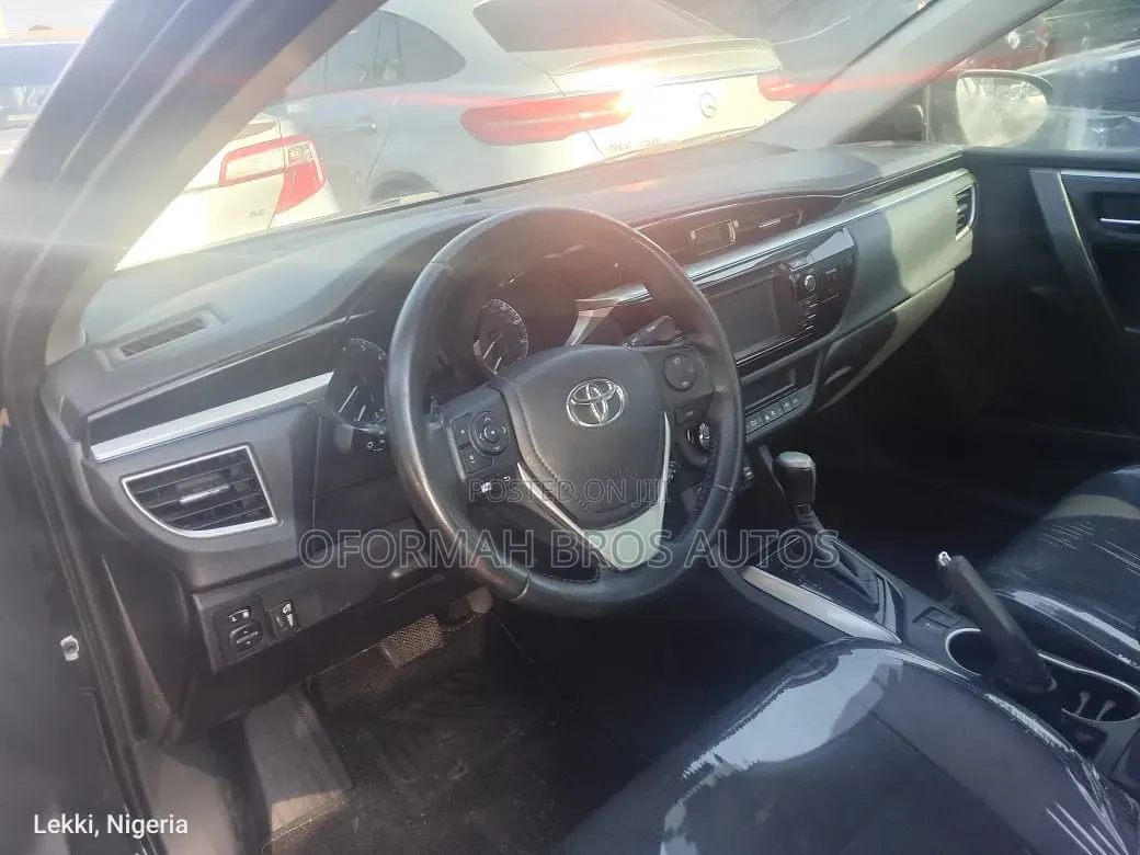 Toyota Corolla 2016 Black