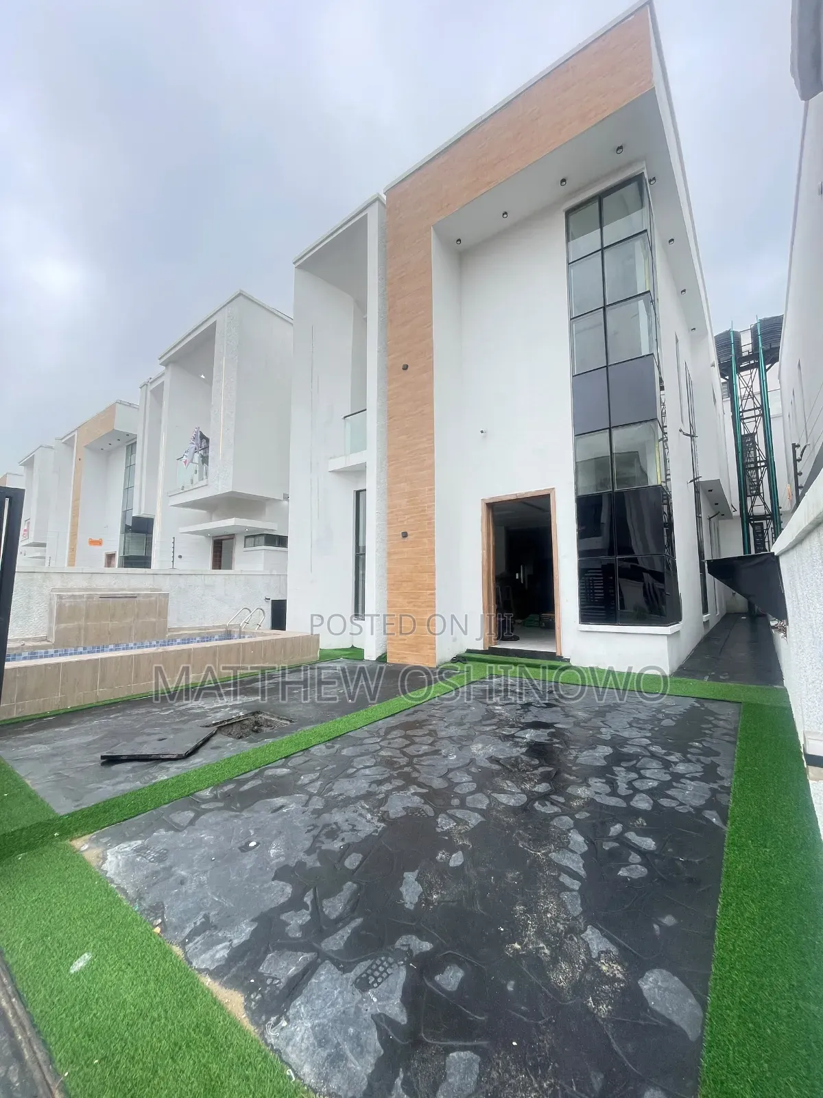 Furnished 4bdrm Duplex in Lekki, Chevron for sale
