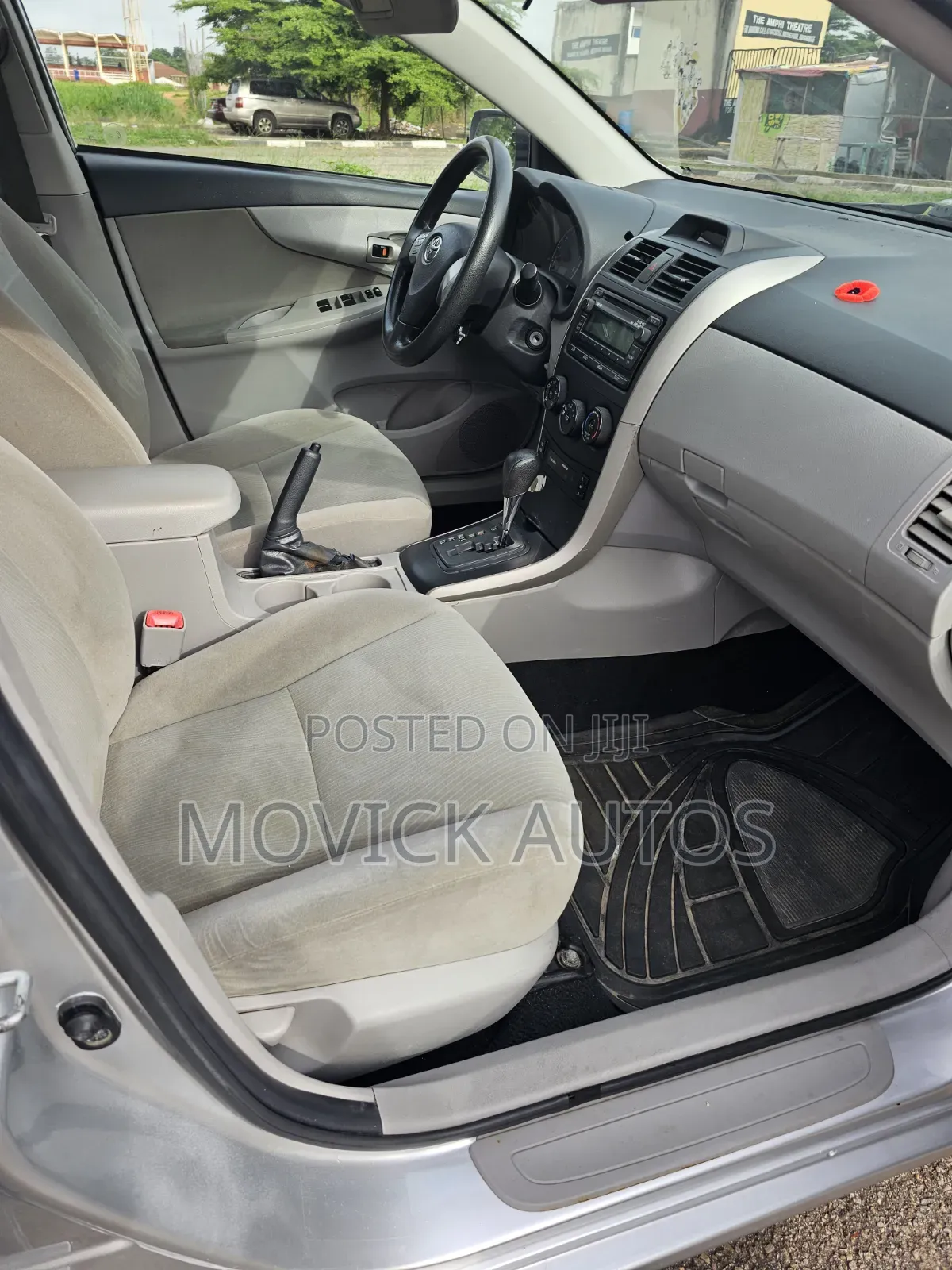 Toyota Corolla 2012 Silver