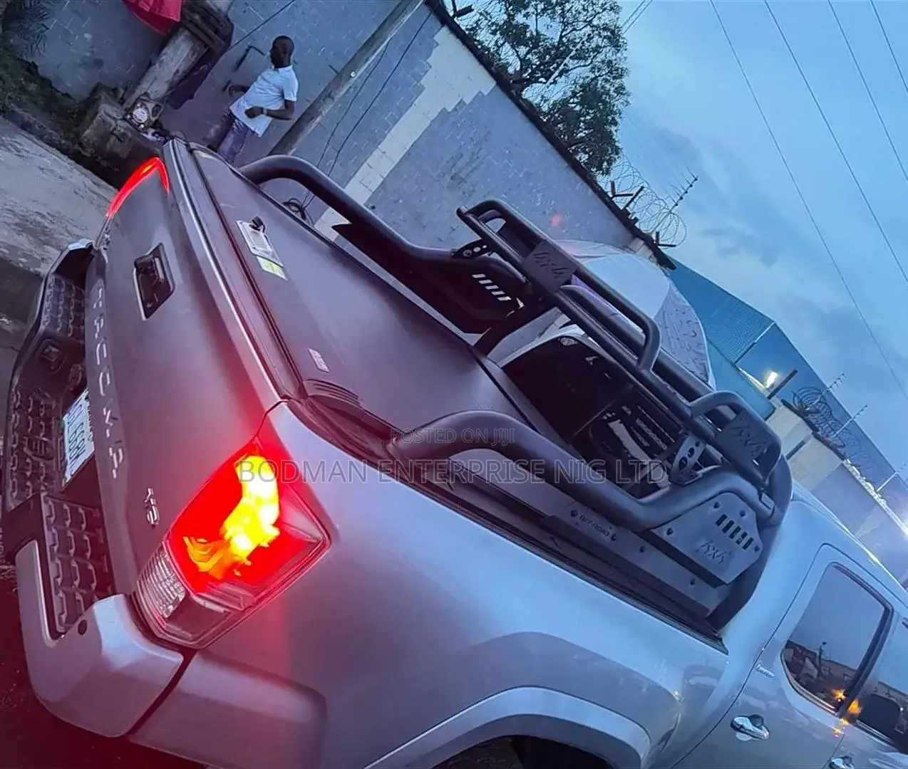 Manual Retractable Boot Cover With Iron Bar 4 ×4 =+2