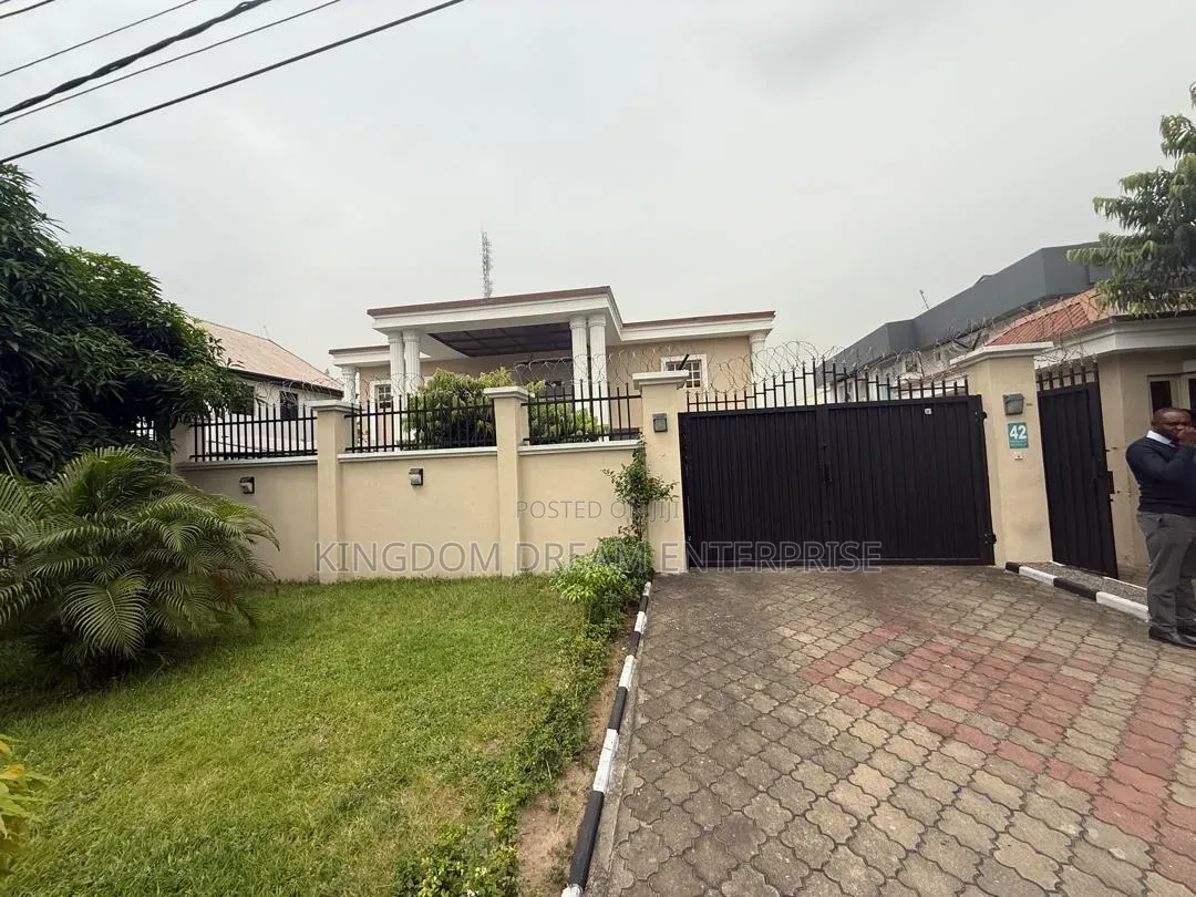 5 Bedroom House+2 RMS Bq Commercial Lekki Phase 1 Lagos