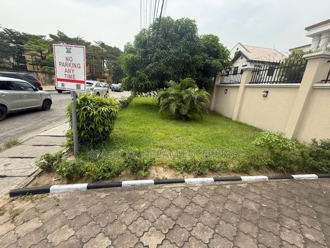 5 Bedroom House+2 RMS Bq Commercial Lekki Phase 1 Lagos