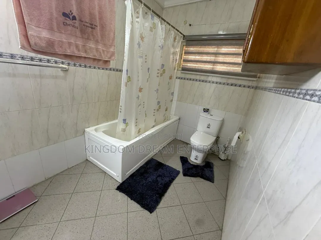 5 Bedroom House+2 RMS Bq Commercial Lekki Phase 1 Lagos